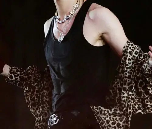 小鬼肌肉线条##王琳凯发唱歌视频