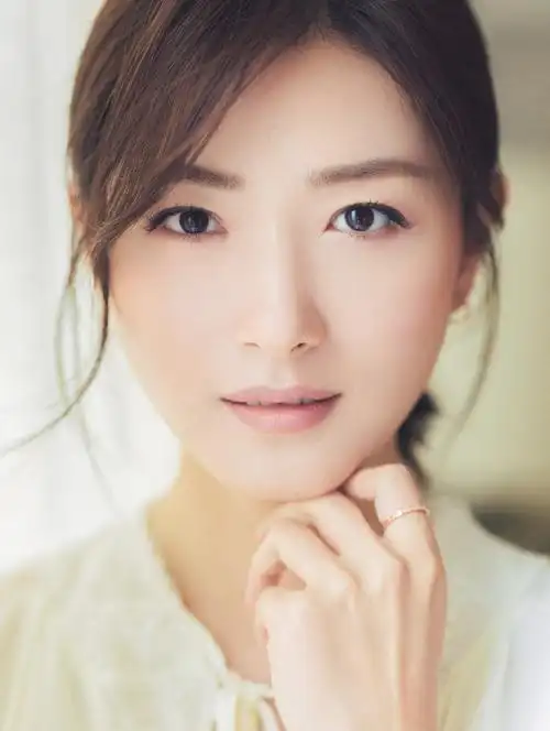 万茜优雅温柔写真图片16