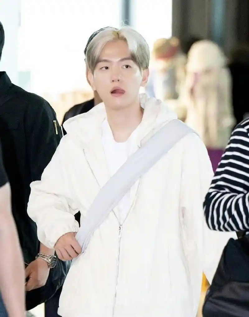 那之前是因为什么解散了还是没有合体营业了,怎么突然就回归了.