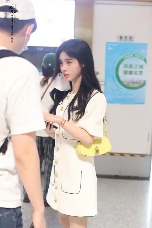 鞠婧祎超话#鞠婧祎姜黎非#    鞠婧祎220710机场出发生图    禁二改