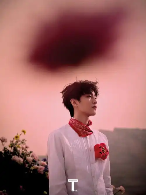 最适合粉色的小男孩#王俊凯二十四岁肆意生长#@tfboys-王俊凯