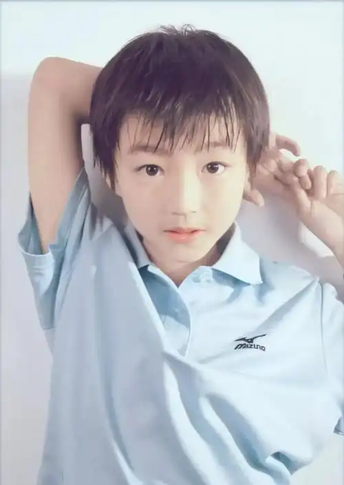 王俊凯小时候微博信息量巨大!爱变魔术还举报老师,杨紫说的没错