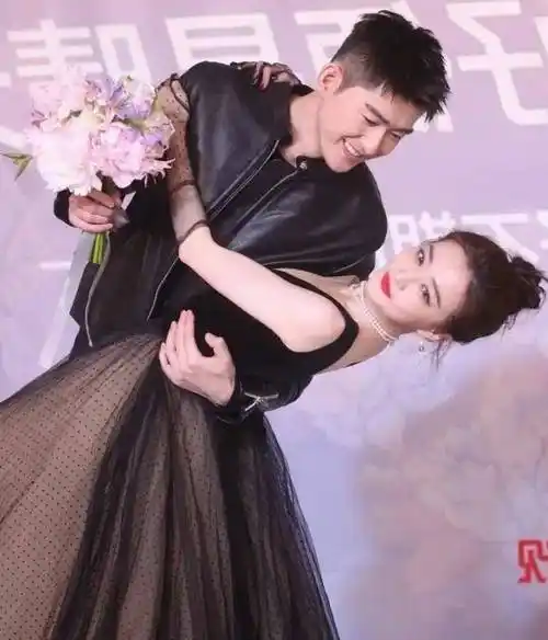 原创徐璐身材有多绝看她穿v领裙下腰时张翰眼神亮了