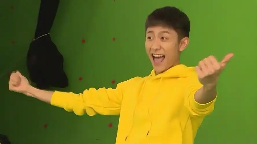 张一山开启精分模式花式点赞超有喜感