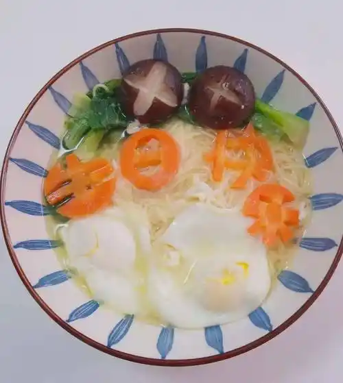 快乐(原创图片,请勿转载,侵权必究)过生日当天,早晨准备长寿面肯定是