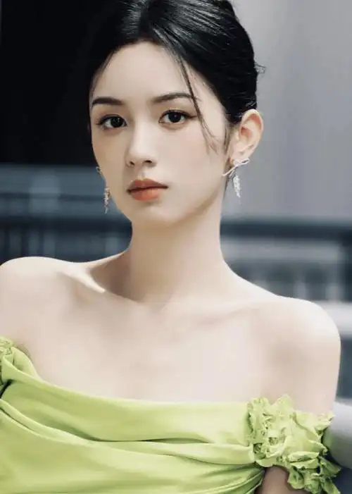 重庆美女周也,五官和骨相真的都很精致,名字很独特