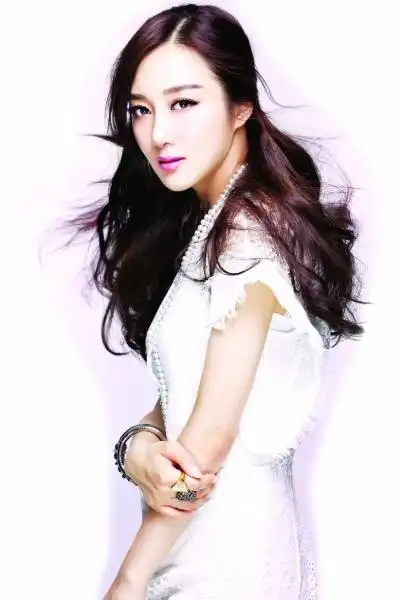 本报讯(记者刘婧)她是《北方有佳人》中的寄萍,是《狙击手》中的九儿