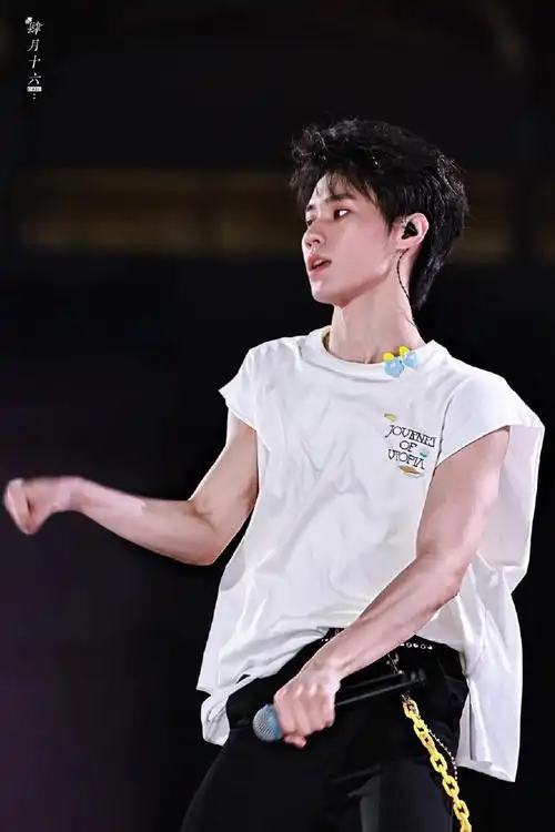 张真源这个肌肉我是真的瑞思拜,荷尔蒙和少年感的完美结合……|张真源