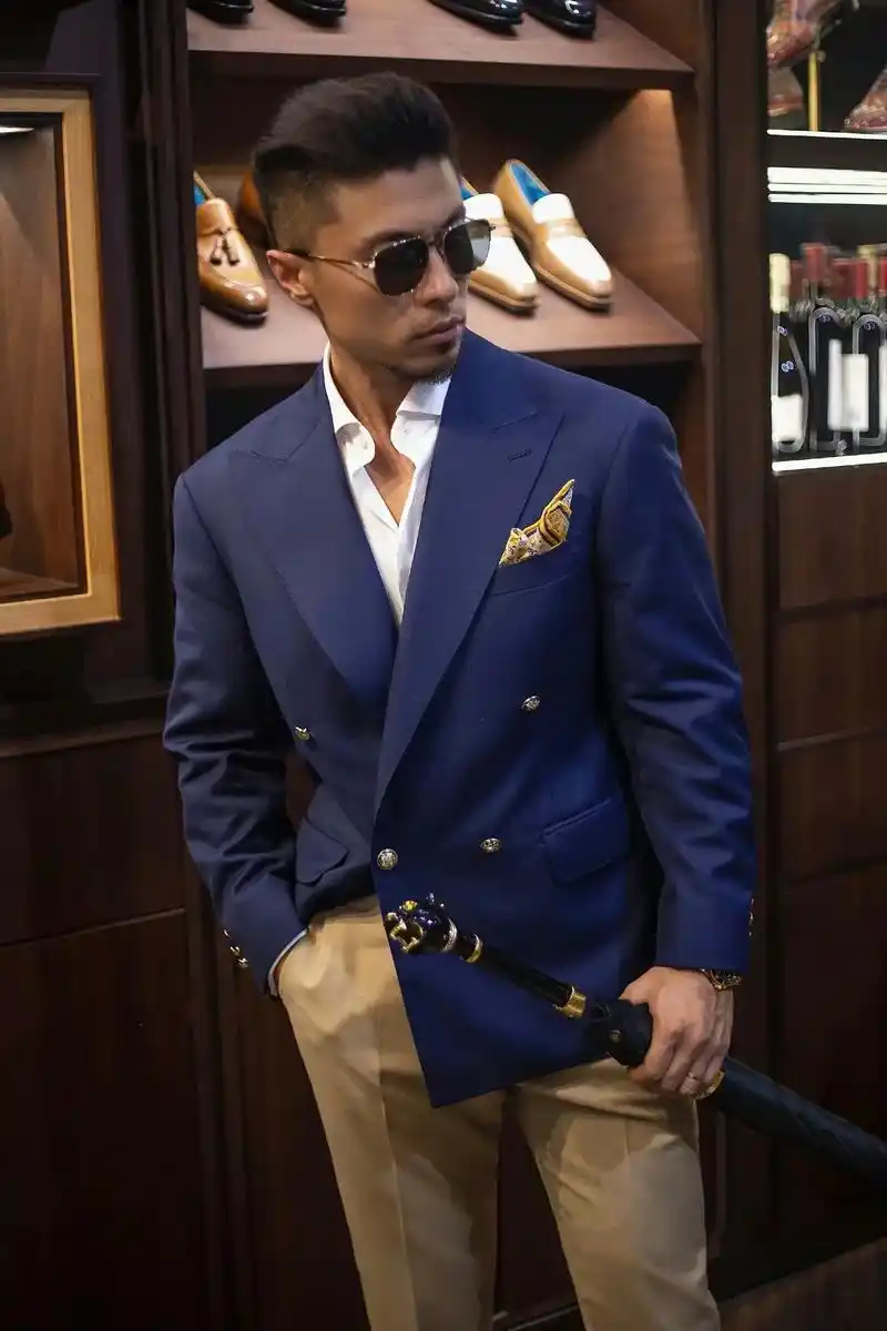 布雷泽 经典配色,藏青色搭配卡其色!布雷泽 经典配色,藏青色 - 抖音