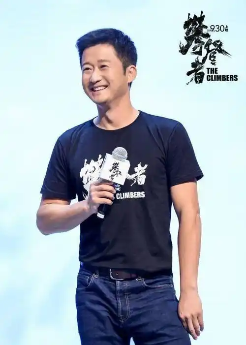 吴京上热搜太容易,前有商业互吹后有呷哺呷哺,引发全场爆笑_生生_胡歌