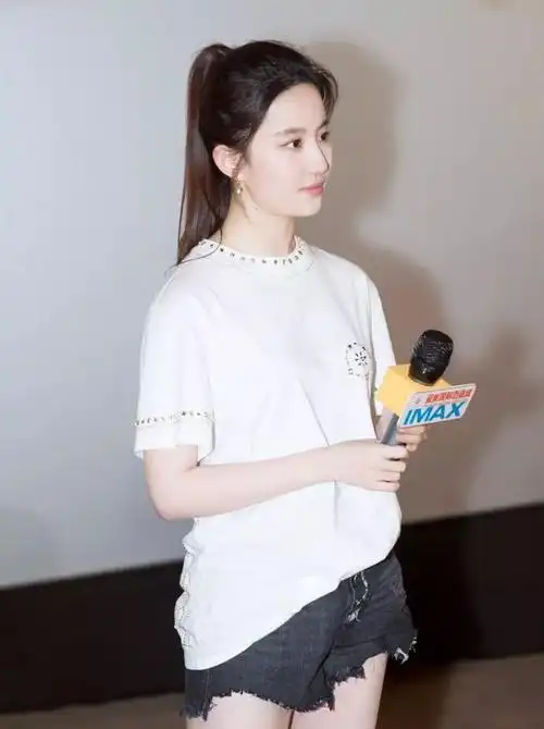 备受好评的《花木兰》定妆照还抵不上「刘亦菲」美的万分之一,天仙