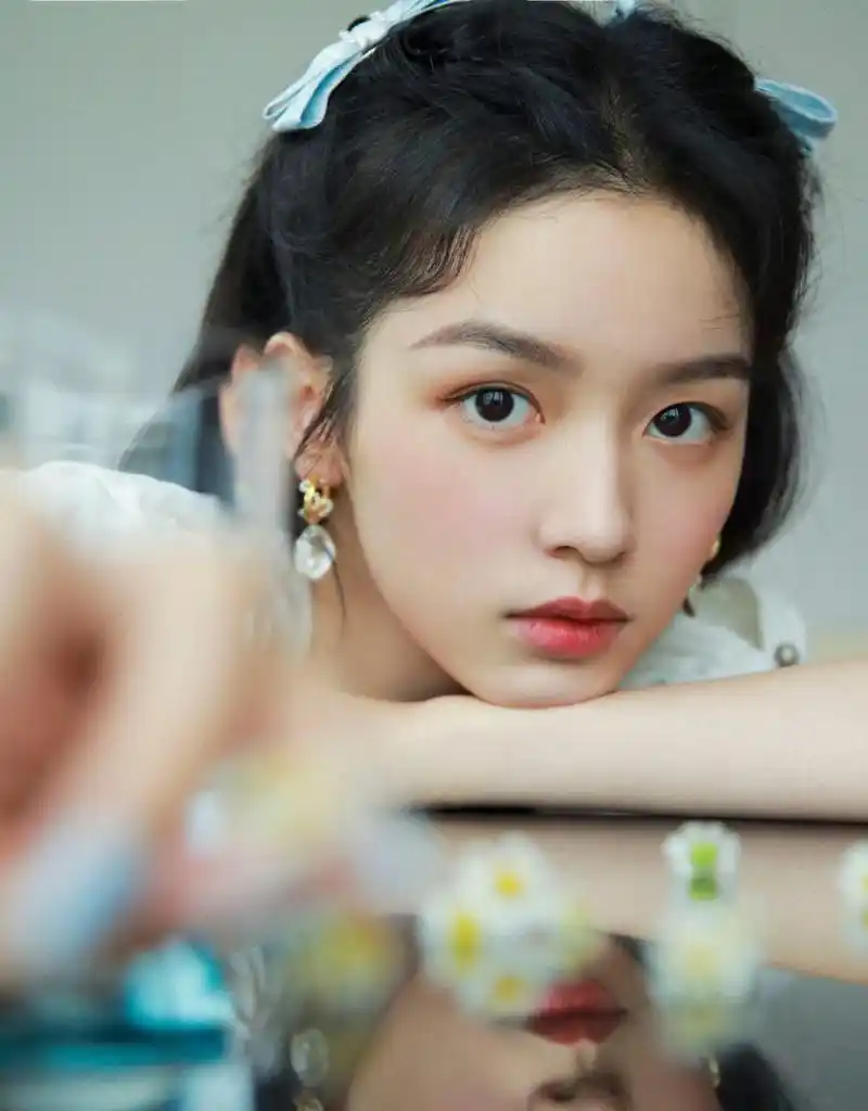 25岁周也现身金鸡奖现场!