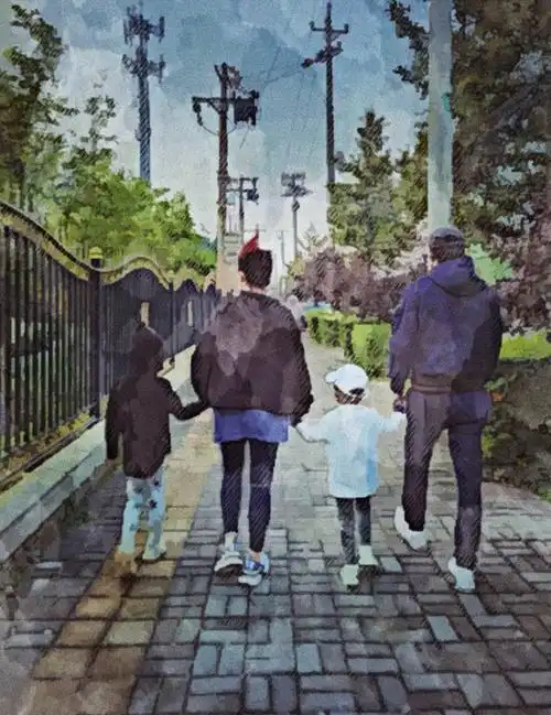 不过从背影中还是可以看出李佳的身材