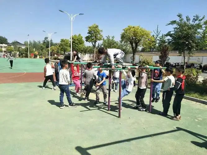 皂河中心园大班幼儿:"感受下课十分钟"体验"小学新生活"