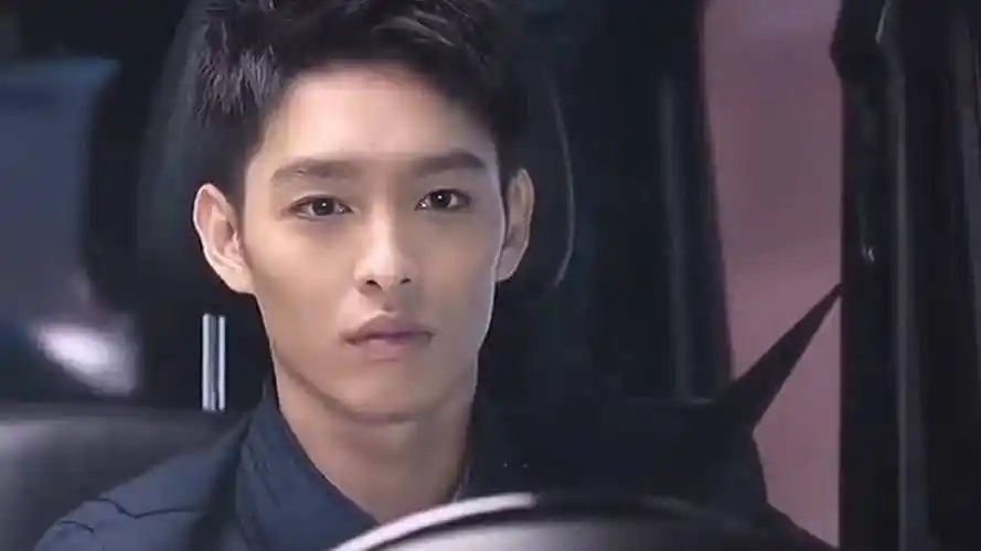 他在逆光中告白:厉腾和阮念初浪漫约会,两人开启甜甜的恋爱!