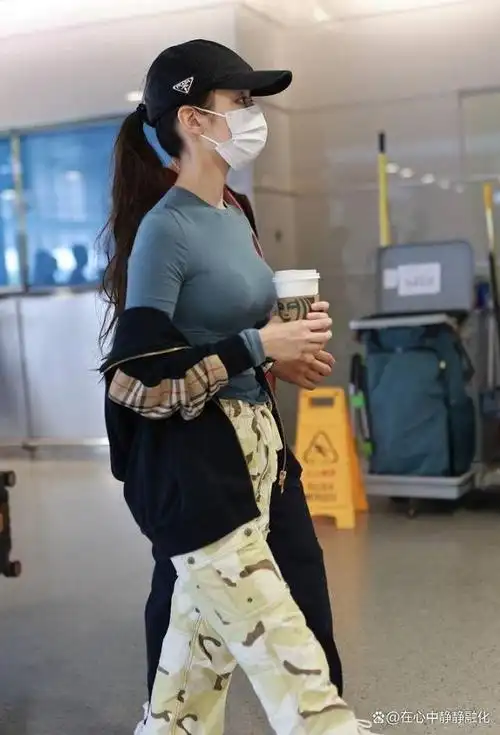 郎朗吉娜夫妇低调现身机场吉娜身材凹凸有致韵味十足