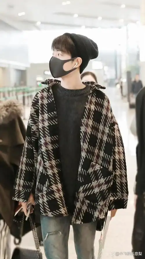 盘点肖战那些年的私服穿搭