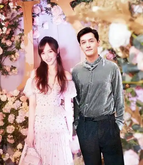 胡歌官宣结婚生女,老婆是在上海封控期间怀孕,胡歌曾暗戳戳示爱_喜讯