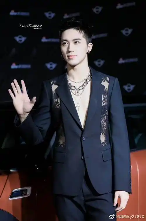 跟许魏洲唠唠嗑