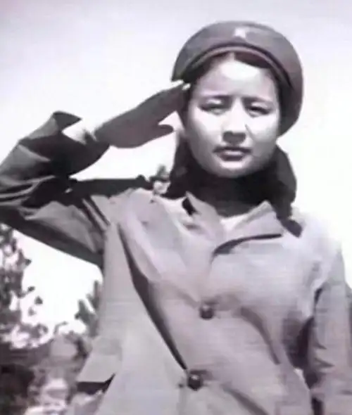 1984年,她违纪开枪被迫复员,20年后辞去北京高薪,全家迁往云南|谢楠