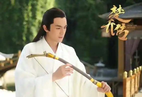 张若昀凭《庆余年》爆火,他搭遍赵丽颖&刘诗诗红不起来