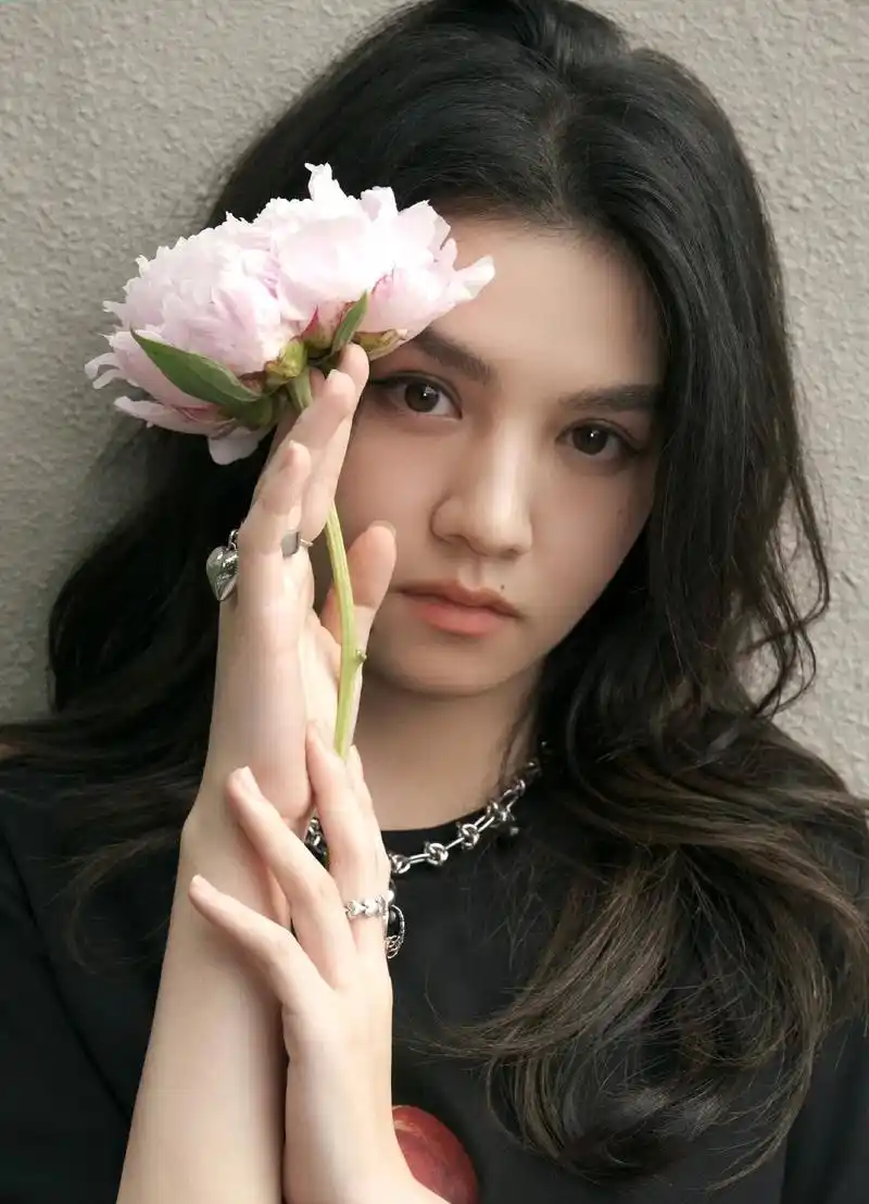 演员春夏.夏天的李姐#演员春夏 #向全世界安利  - 抖音