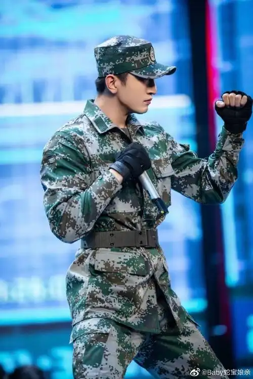 金瀚kim[超话]# [微笑]#军装的你真帅气# . 来自baby蛇宝娘亲 - 微博