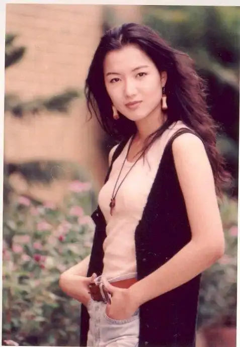 郑秀文年轻的时候太好看了复古港风穿搭太唯美女性魅力十足