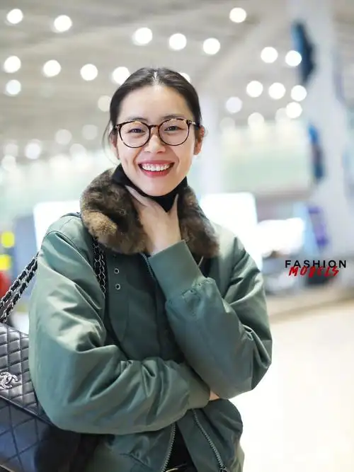 刘雯机场街拍库存