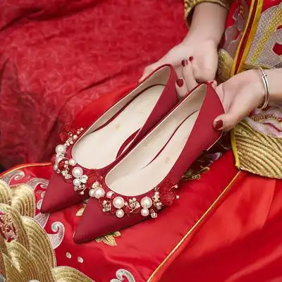 爱丽拉红色婚鞋女秀禾婚纱两穿新娘鞋子2021年新款孕妇平底不累脚