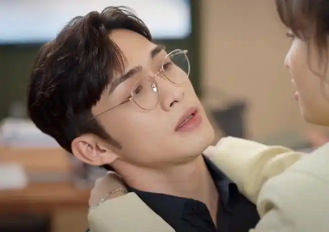 张彬彬是懂盯咚壁咚吻咚循序渐进的##张彬彬从盯咚壁咚到吻咚