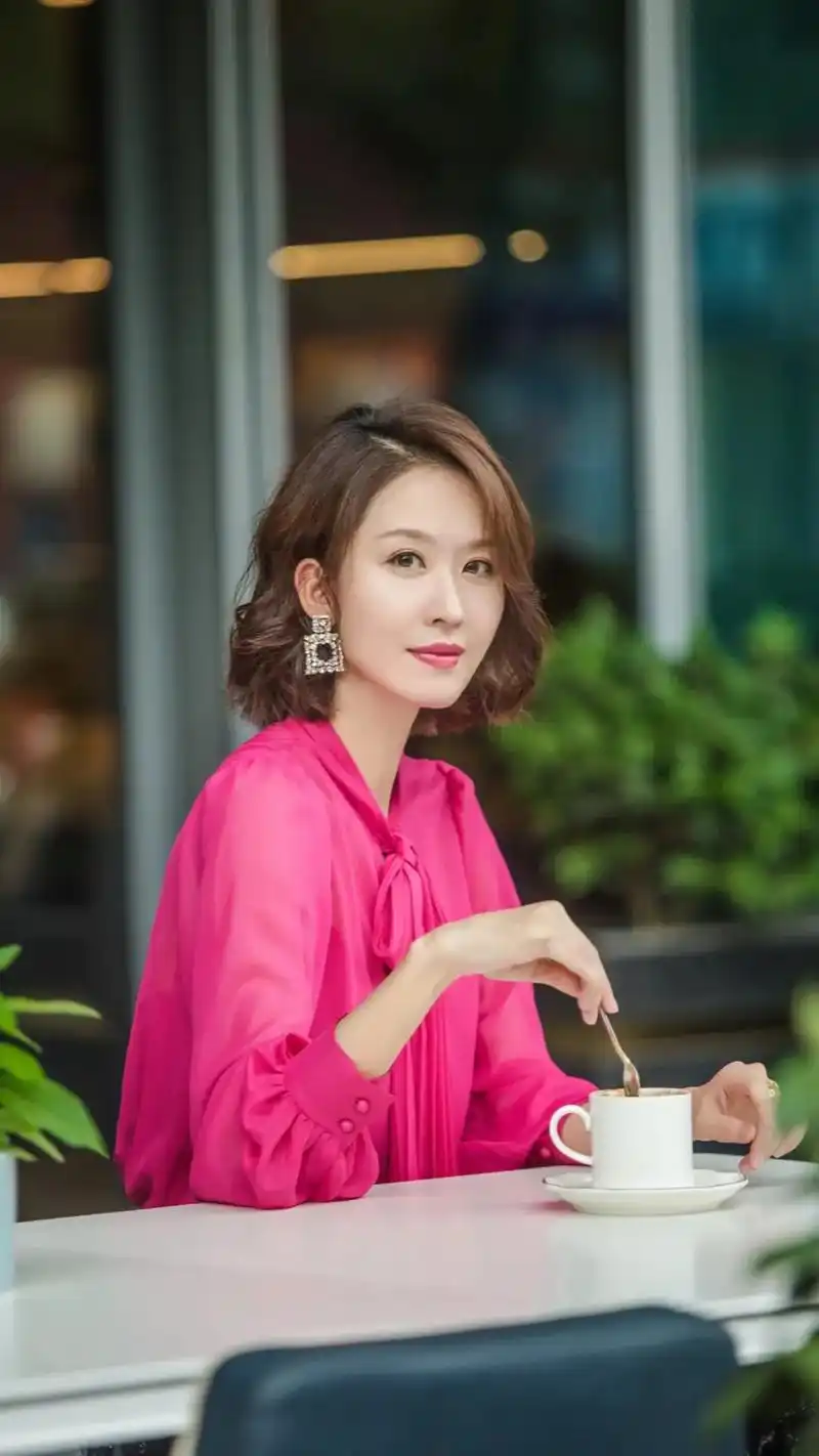 张雯#盛世美颜 #明星 #用抖音记录美好时光 @dou 小 - 抖音