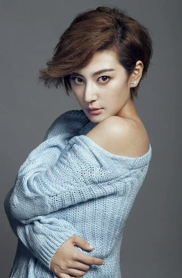 近期凭借多部热播剧人气飙升的青年女演员张澎澎,日前曝光了一组写真