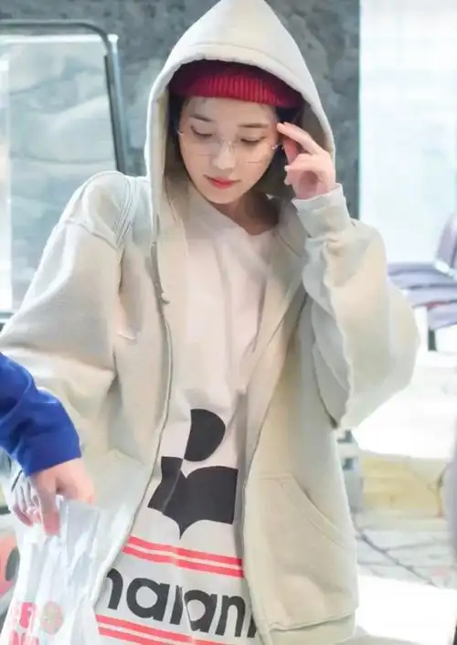 张艺兴助理女友