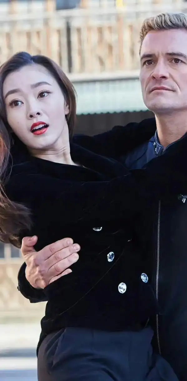 外国男人能够这样搂抱宋轶,身份一定是非同一般呀!