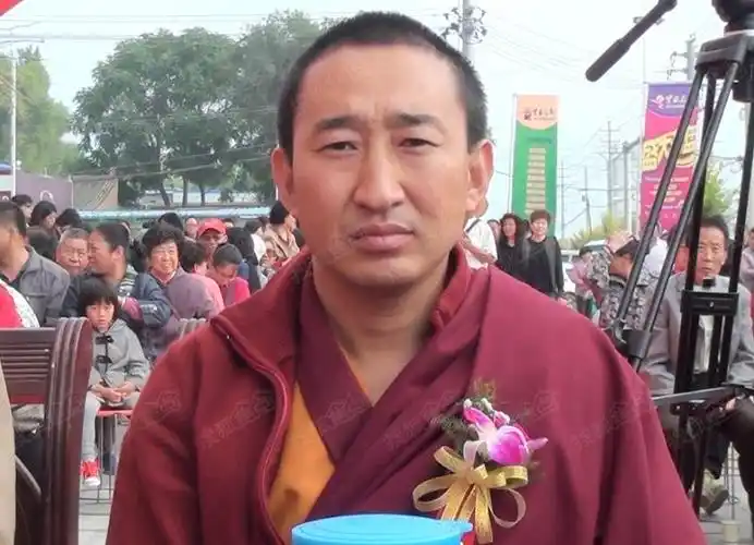 青海塔尔寺唐让嘉瓦活佛助阵开盘仪式