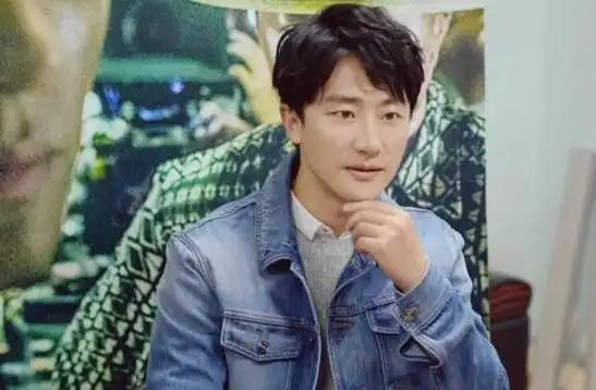 不拍戏就"消失",38岁的黄轩,早已走上了演员的另一条大道