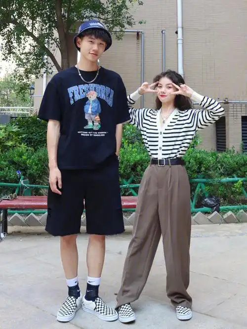 153cm77183cm身高差情侣小区楼下精致遛弯