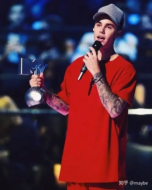 有哪些justinbieber15-17年左右发型还是两边剃光上面留长时期的美照,