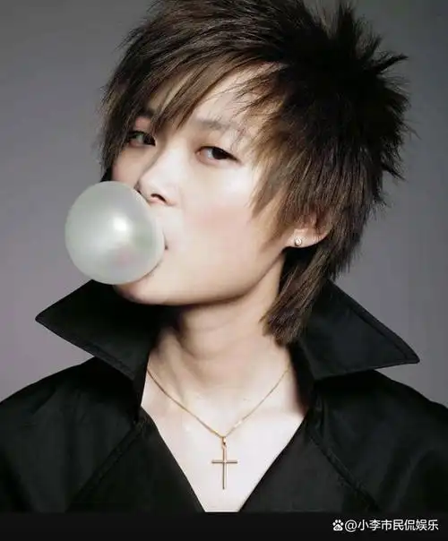 《超级女声》,经过层层的选拔比赛,李宇春一路过关斩将杀入了总决赛