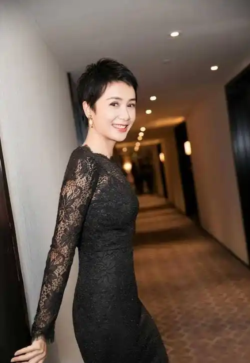 总的来说,短发不仅仅是一种发型,更是这这些女明星们用短发诠释了多样