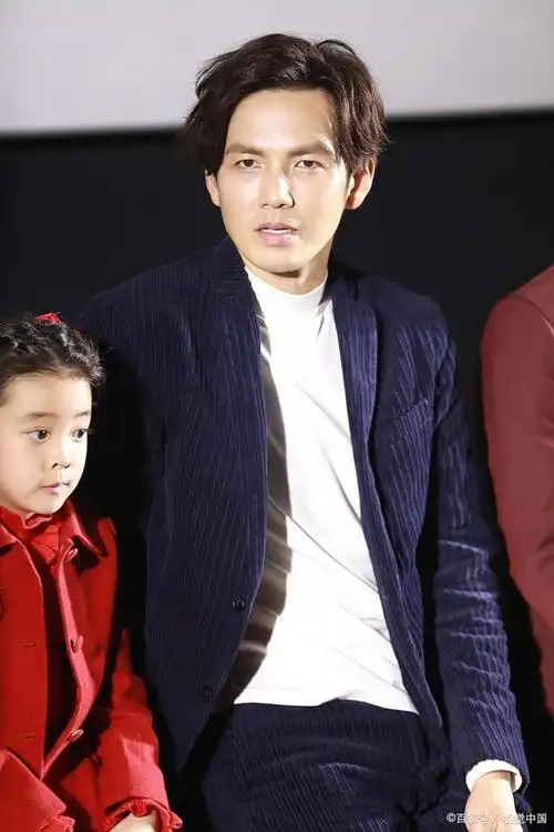 45岁钟汉良重回舞台太惊喜!侧颜丝毫不输小鲜肉们,男神气质依旧