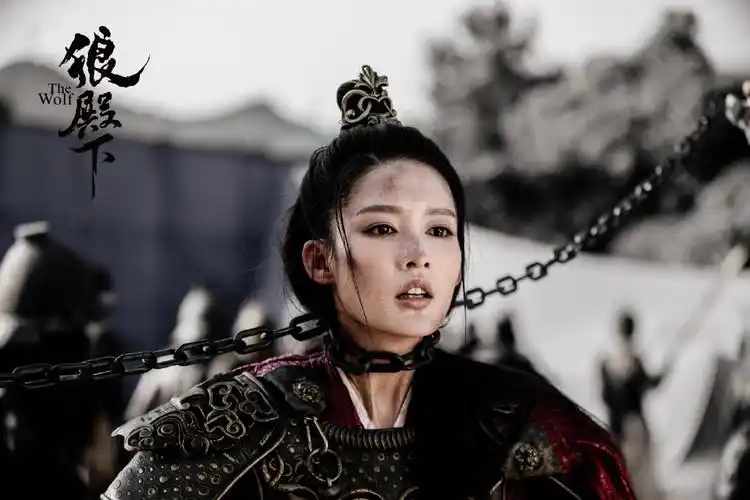 李沁狼殿下戎装剧照图片