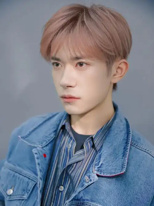 易烊千玺新发色藏不住了