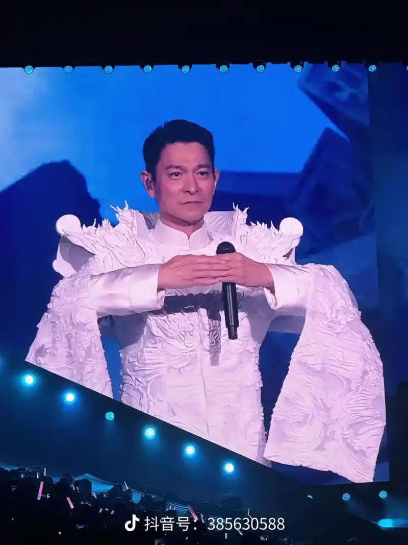 刘德华唱哭了,周海媚去世,李玟去世,吴孟达去世,熟悉的世界在一点点