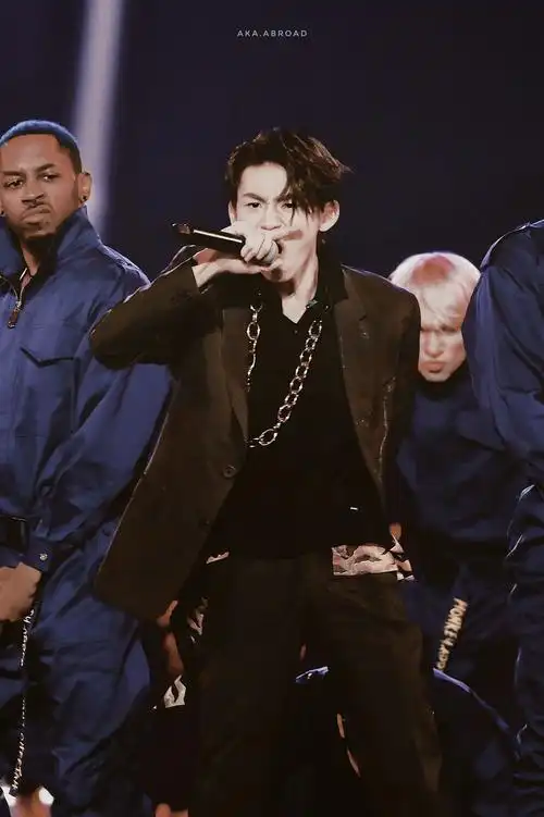 (图/aka·abroad·小鬼王琳凯 文/ryomania)下载「爱豆app」 了解偶像