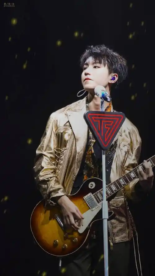 王俊凯立麦杀舞台合集:全开麦live现场往舞台上一站就撩人于无形