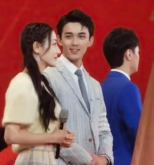 相信大家在没看这部影视剧之前,都不曾想过迪丽热巴和吴磊会有这么