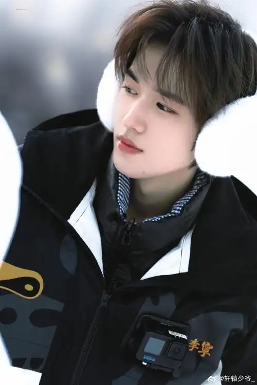 宋亚轩 青衿向戏灼韶华##宋亚轩冬日暖阳大片##宋亚轩神图
