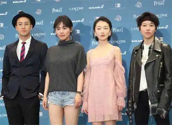 周冬雨窦靖童再度合体 网友:祝她们两友谊天长地久